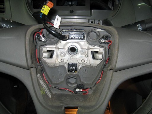 Chevrolet Cobalt - Рулевое колесо. Вид со снятой подушкой безопасности.