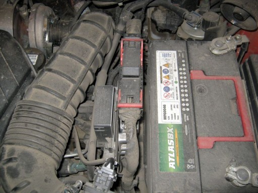SsangYong Actyon 2.0L TD (D20DTF, Delphi DCM3.7) - Расположение ЭБУ двигателя