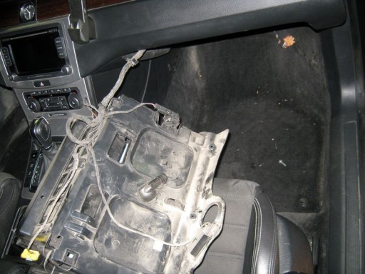 VW Passat CC - Снятие (вещевого ящика) бардачка