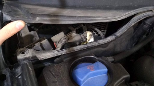 Audi Q7 3.0L V6 (CRCA) - Расположение ЭБУ Bosch EDC17CP44
