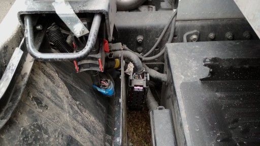 Mitsubishi Fuso Canter 3.0TD Bosch EDC17CP52 - Расположение ЭБУ двигателя