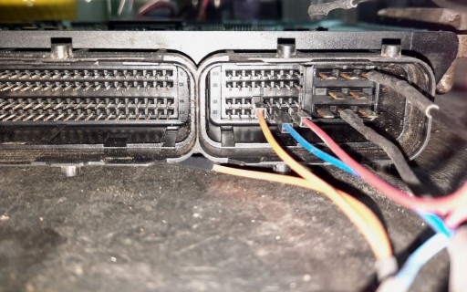 Nissan X-Trail QR25DE ECU Bosch ME7.9.20 Combiloader universal cable connected