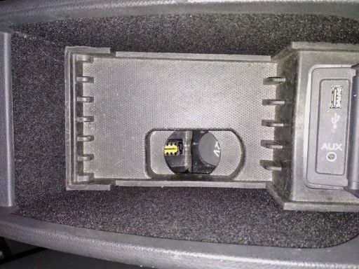 Renault Laguna 3 1.5L dCi 110 - Расположение диагностического разъёма