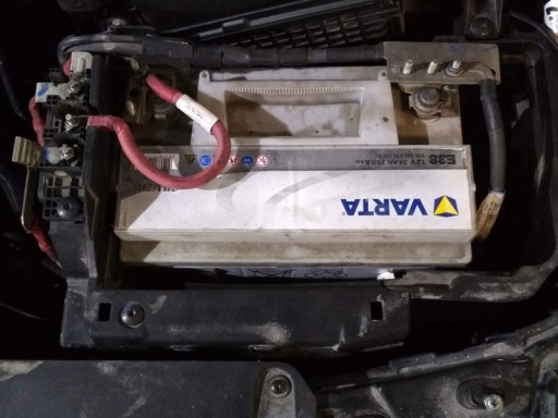 Renault Laguna 3 1.5L dCi 110 - Расположение ЭБУ двигателя